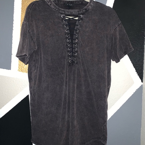 Grey shirt with lace front - Picture 4 of 5